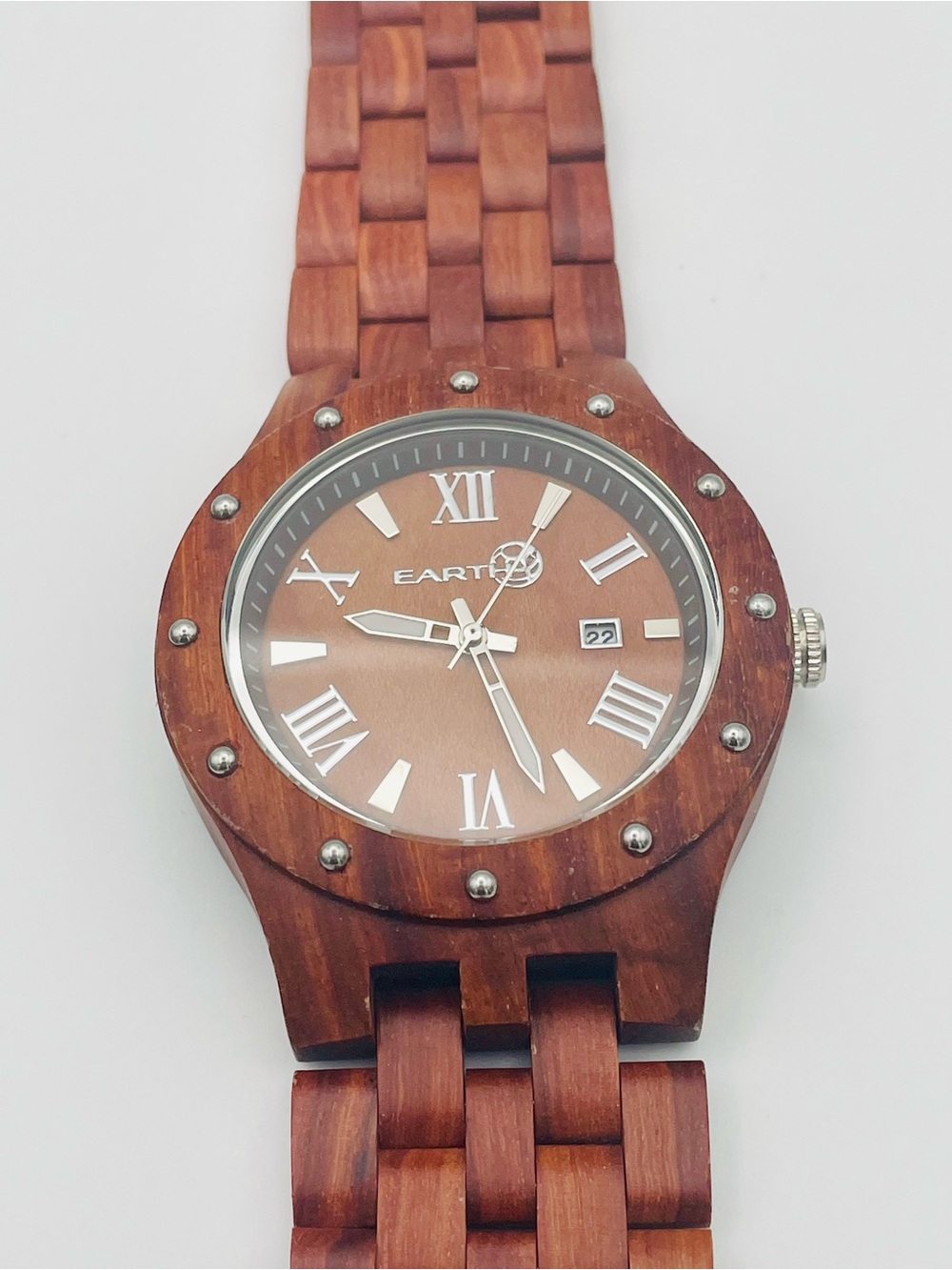 Earth Inyo Brown Wooden Men’s Bracelet Watch with Roman Numerals & Date Display